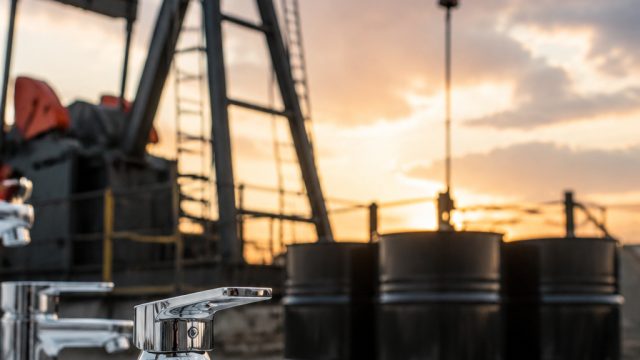Oil Prices Dip: Implications for Global Markets and Businesses | skor hari ini, arti starlight, goet